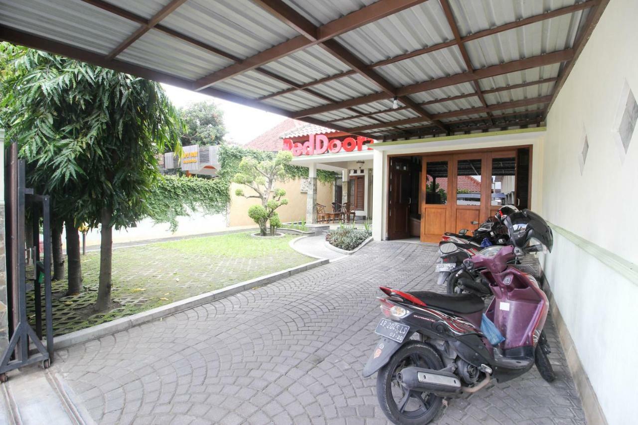 Reddoorz Plus @ Tegal Panggung Yogyakarta Exteriör bild