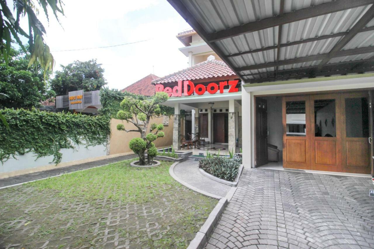 Reddoorz Plus @ Tegal Panggung Yogyakarta Exteriör bild