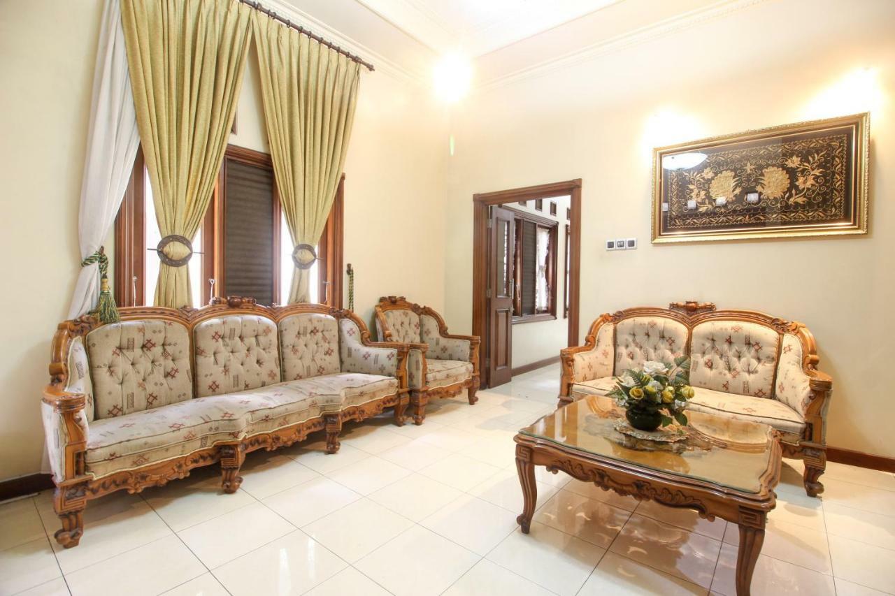 Reddoorz Plus @ Tegal Panggung Yogyakarta Exteriör bild
